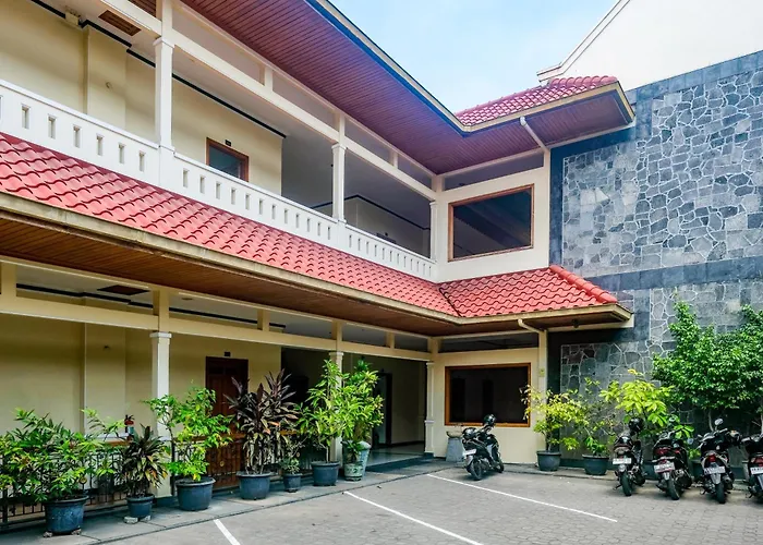 RedDoorz near XT Square Yogyakarta Hotel