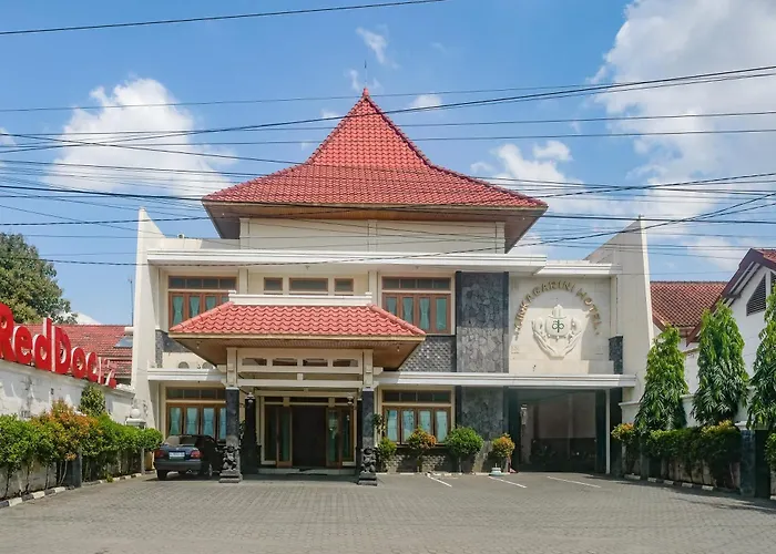 RedDoorz near XT Square Yogyakarta Hotel